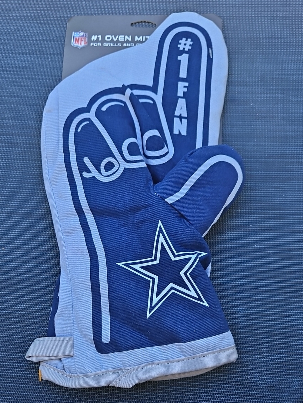 NEW NFL Dallas Cowboys Blue Grey White Quilt Back #1 Fan Cotton Oven Grill Mitt